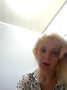 MiaLove183 online show from June 3, 2026, 2:33 pm