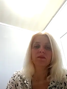 MiaLove183 online show from June 3, 2026, 1:45 pm