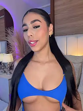 Snapshot of Rossie_Blooms chatting on July 17, 2026, 10:29 pm Rossie Blooms online show from July 17, 2026, 10:29 pm