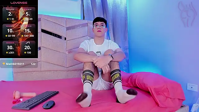 Tom Parker  online show from March 25, 2026, 9:24 pm