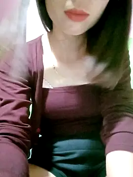 Snapshot of AmyLinee01 chatting on April 9, 2026, 6:19 am AmyLinee01 online show from April 9, 2026, 6:19 am