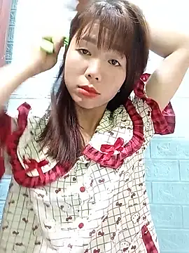 Snapshot of AmyLinee01 chatting on July 15, 2026, 12:23 pm AmyLinee01 online show from July 15, 2026, 12:23 pm
