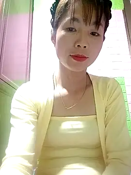 Snapshot of AmyLinee01 chatting on April 12, 2026, 9:23 am AmyLinee01 online show from April 12, 2026, 9:23 am