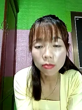 Snapshot of AmyLinee01 chatting on April 2, 2026, 2:24 pm AmyLinee01 online show from April 2, 2026, 2:24 pm