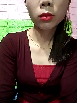 Snapshot of AmyLinee01 chatting on April 5, 2026, 9:21 pm AmyLinee01 online show from April 5, 2026, 9:21 pm