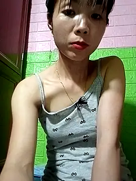 Snapshot of AmyLinee01 chatting on April 15, 2026, 5:39 pm AmyLinee01 online show from April 15, 2026, 5:39 pm