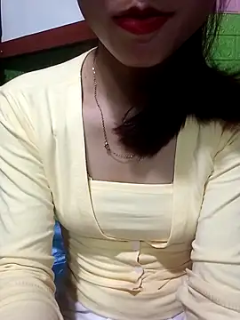 Snapshot of AmyLinee01 chatting on April 6, 2026, 5:41 am AmyLinee01 online show from April 6, 2026, 5:41 am