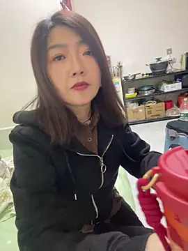 lululove66 online show from April 16, 2026, 7:47 pm