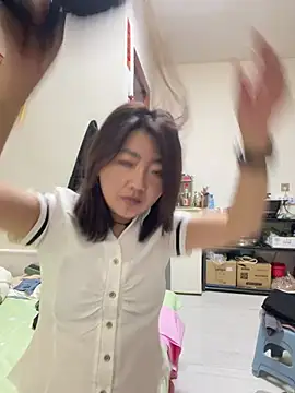 lululove66 online show from April 15, 2026, 9:59 am