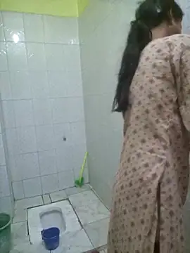 Curvy Amyra online show from April 16, 2026, 1:56 pm