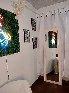 Franchescatoop online show from April 15, 2026, 4:07 am