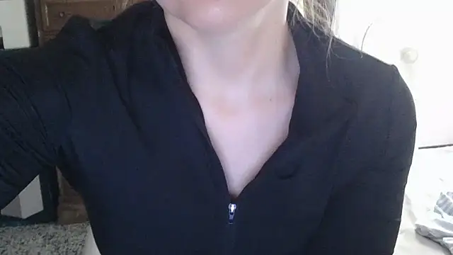 Snapshot of mery_lou20252 chatting on June 20, 2026, 11:04 am mery lou20252 online show from June 20, 2026, 11:04 am