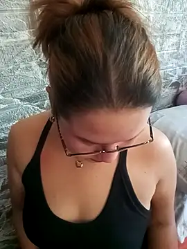 Amazingurlx online show from April 3, 2026, 5:14 am