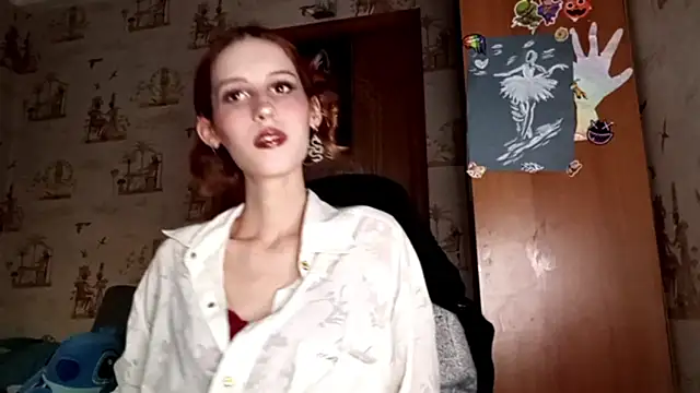 Snapshot of SirenFrost chatting on May 26, 2026, 4:38 pm SirenFrost online show from May 26, 2026, 4:38 pm
