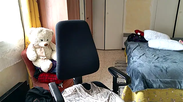 Chrismaturefrench online show from April 19, 2026, 3:35 pm