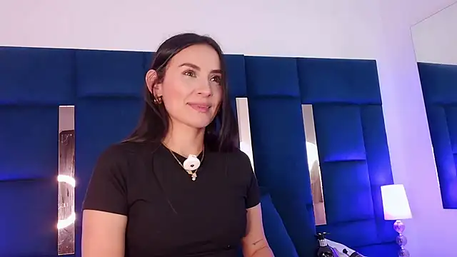 Snapshot of velvetlunaa_ chatting on June 6, 2026, 2:11 pm velvetlunaa online show from June 6, 2026, 2:11 pm