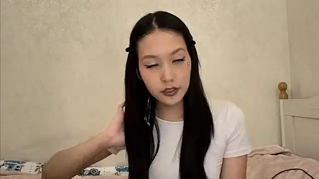 ayanovae online show from April 15, 2026, 4:44 pm