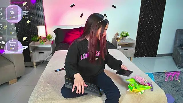 Snapshot of aurora_petitee chatting on April 7, 2026, 12:29 pm aurora petitee online show from April 7, 2026, 12:29 pm