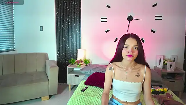 Snapshot of aurora_petitee chatting on April 25, 2026, 1:36 pm aurora petitee online show from April 25, 2026, 1:36 pm