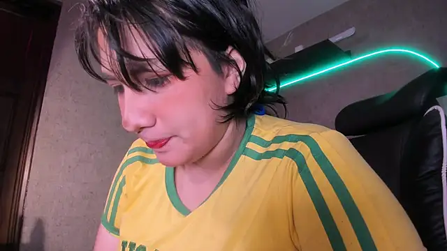 Carmillaa online show from April 1, 2026, 10:28 pm