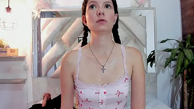 Snapshot of sofy_bonnet1 chatting on May 10, 2026, 1:14 pm sofy bonnet1 online show from May 10, 2026, 1:14 pm