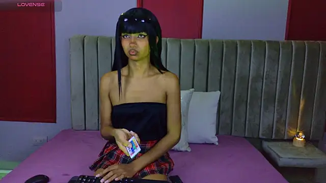 Snapshot of miablanc_cr chatting on April 12, 2026, 12:30 pm miablanc cr online show from April 12, 2026, 12:30 pm