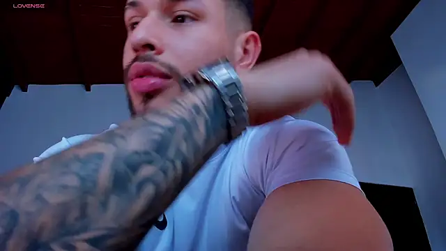 Snapshot of Santos_ramirez1 chatting on April 9, 2026, 2:23 pm Santos ramirez1 online show from April 9, 2026, 2:23 pm