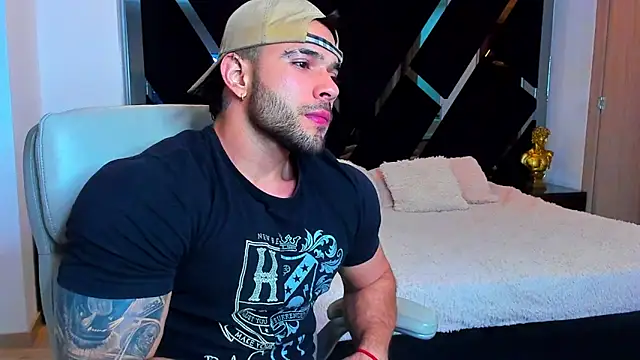 Raytorres online show from April 17, 2026, 12:46 am