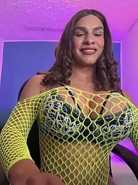 Snapshot of Honey__kiss chatting on May 18, 2026, 10:25 pm Honey kiss online show from May 18, 2026, 10:25 pm