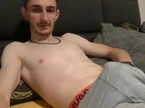 rmarcu01 online show from April 15, 2026, 2:21 pm