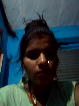 Snapshot of Raveena0990 chatting on May 18, 2026, 7:40 pm Raveena0990 online show from May 18, 2026, 7:40 pm