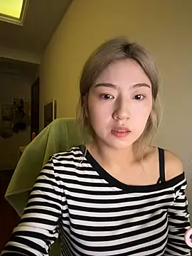 Snapshot of Olivia_PINK0322 chatting on May 15, 2026, 1:42 pm Olivia PINK0322 online show from May 15, 2026, 1:42 pm