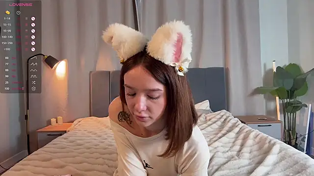 Lana VeeE online show from April 1, 2026, 2:47 pm