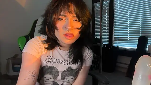 Snapshot of vrtual_kitty chatting on April 9, 2026, 12:23 am vrtual kitty online show from April 9, 2026, 12:23 am