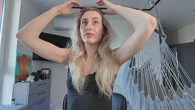 HEY KITSUNKA online show from April 4, 2026, 1:28 pm