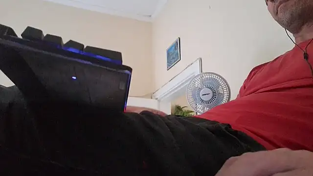 Sueliton2 online show from March 31, 2026, 7:49 pm