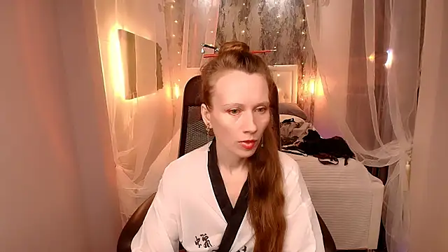 Snapshot of NicoleMiless chatting on April 14, 2026, 12:32 pm NicoleMiless online show from April 14, 2026, 12:32 pm