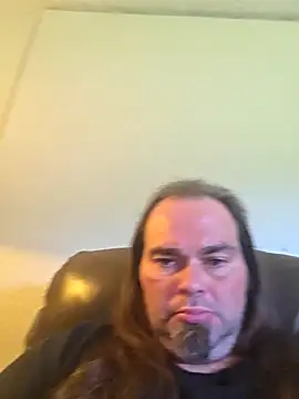 Snapshot of RickErtler chatting on May 19, 2026, 11:01 pm RickErtler online show from May 19, 2026, 11:01 pm