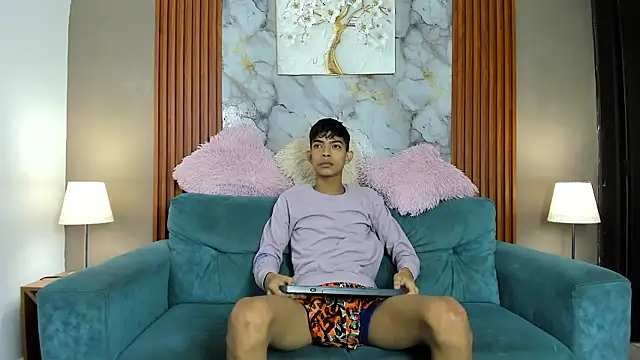 PINKY BOYS1 online show from April 1, 2026, 1:34 pm