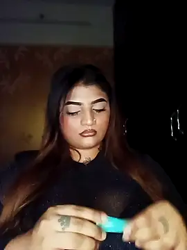 Sanaya Gil online show from April 14, 2026, 5:18 pm