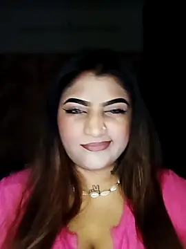 Sanaya Gil online show from April 15, 2026, 3:38 pm