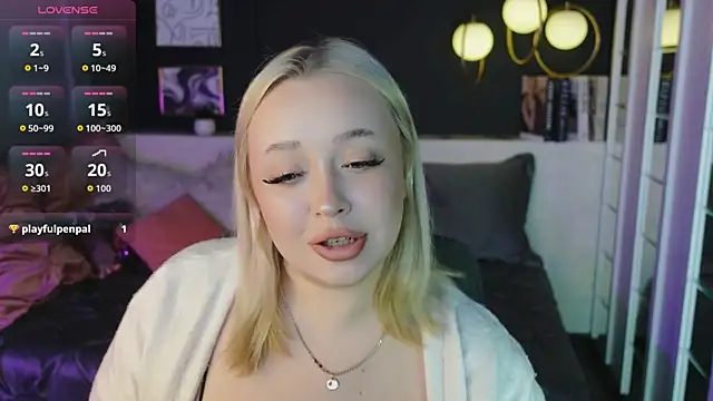 Snapshot of blondessa__ chatting on April 11, 2026, 1:59 pm blondessa online show from April 11, 2026, 1:59 pm