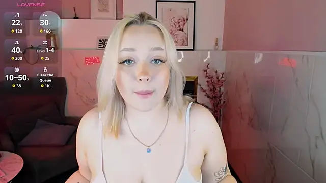 Snapshot of blondessa__ chatting on April 12, 2026, 1:36 pm blondessa online show from April 12, 2026, 1:36 pm