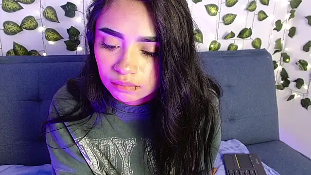 angie boo1 online show from April 1, 2026, 11:34 pm