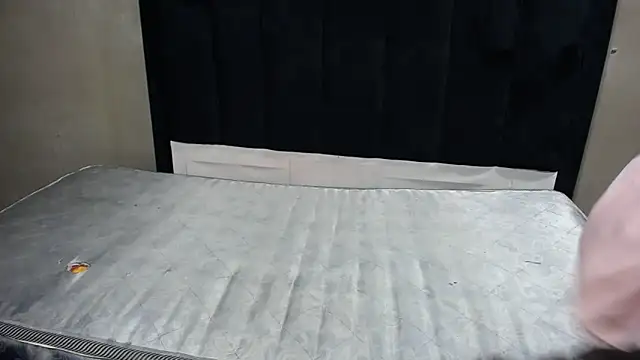 Candylips22 online show from April 19, 2026, 8:00 pm