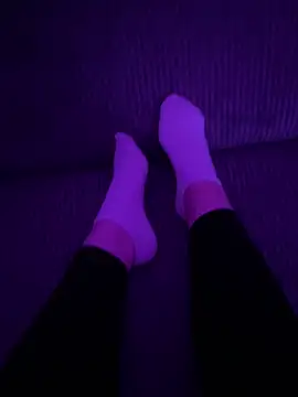 Snapshot of LilouPieds chatting on June 6, 2026, 9:42 pm LilouPieds online show from June 6, 2026, 9:42 pm