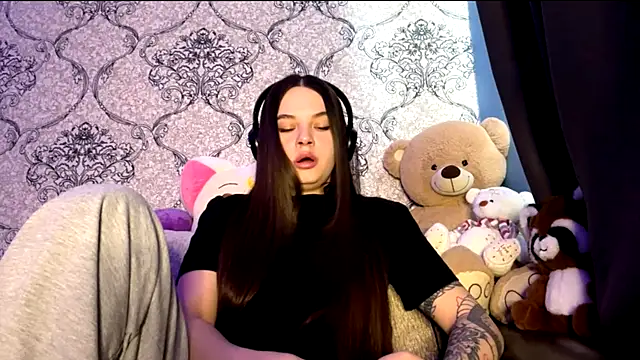 ThedaStrevell online show from March 29, 2026, 7:10 am