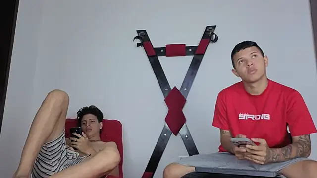 LatinsGuys2026 online show from March 26, 2026, 11:52 am