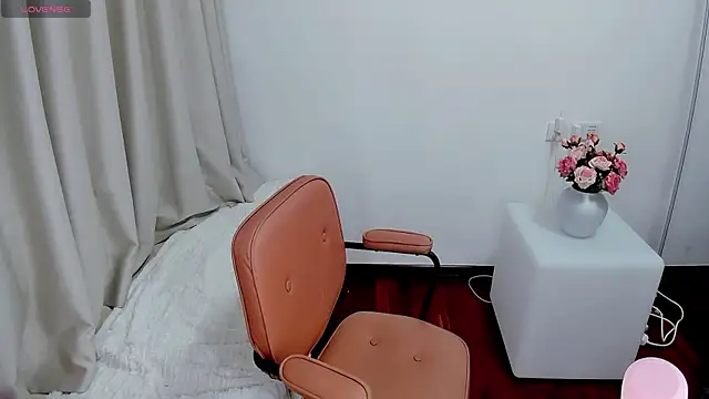 Snapshot of KEYE-SS chatting on April 4, 2026, 2:12 pm KEYE-SS online show from April 4, 2026, 2:12 pm