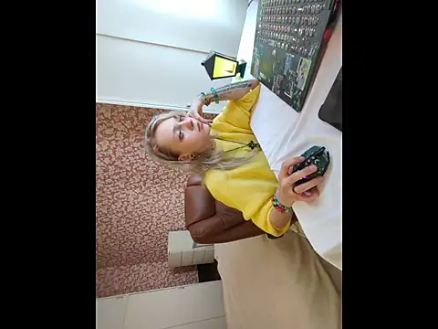 StijenaHunt online show from April 13, 2026, 1:04 pm